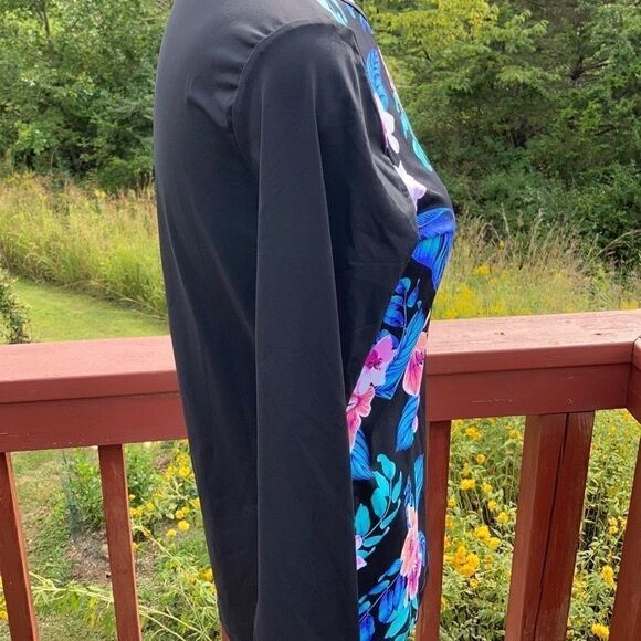 Land’s End Rash Guard blue multi top XS Tall - Picture 3 of 8